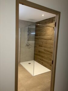 Douche italienne moderne avec receveur extra-plat